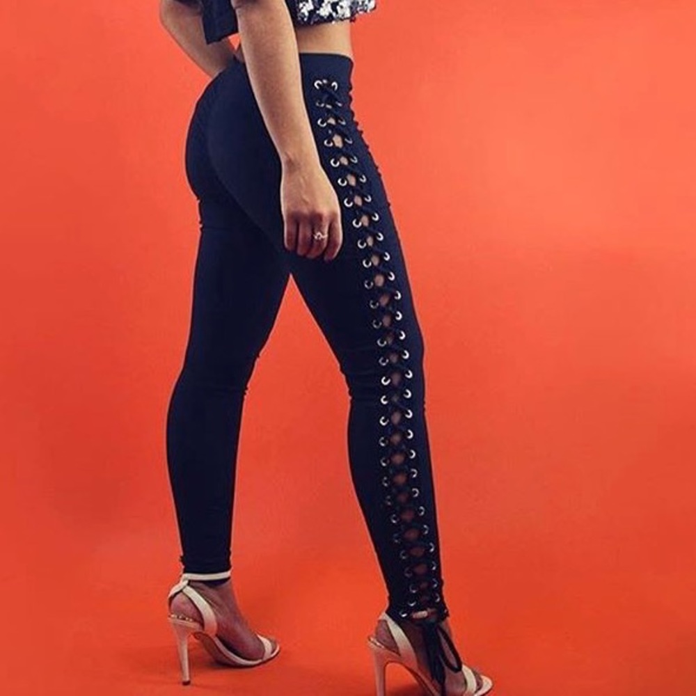 Side lace up pants 😍